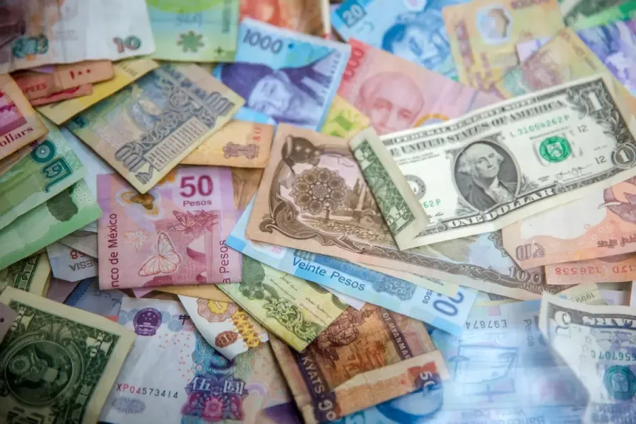 Multi-currency account providers in Hong Kong: HSBC, Airwallex, Wise Business, and Currenxie compared for FX margins, currency support, and onboarding timelines