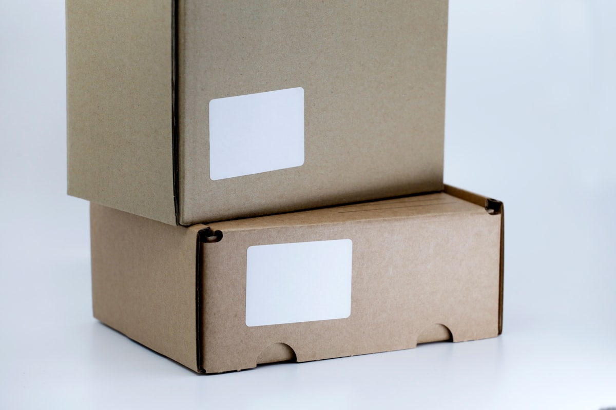 Package delivery boxes for ecommerce fulfillment - dropshipping business